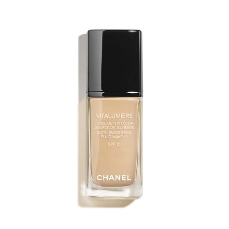 chanel vitalumière satin smoothing fluid makeup spf 15